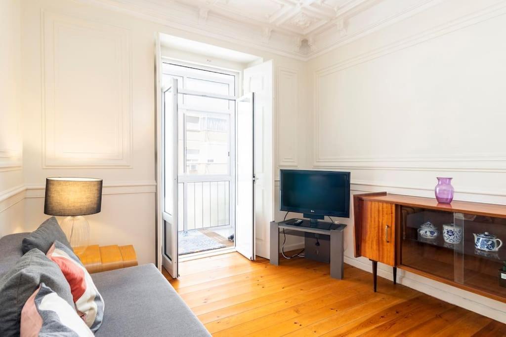 Spacious Apartment Near Saldanha Lisbon Bagian luar foto