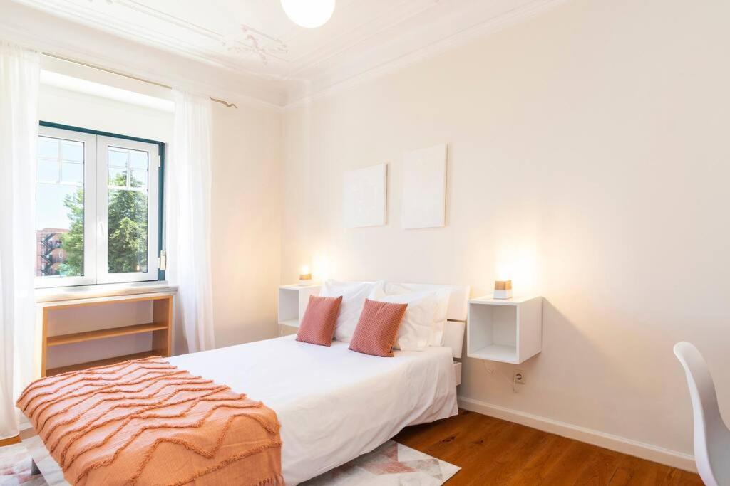 Spacious Apartment Near Saldanha Lisbon Bagian luar foto